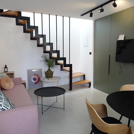 Modern Small House With A Terrace سبليت المظهر الخارجي الصورة