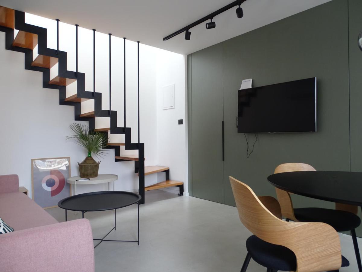 Modern Small House With A Terrace سبليت المظهر الخارجي الصورة