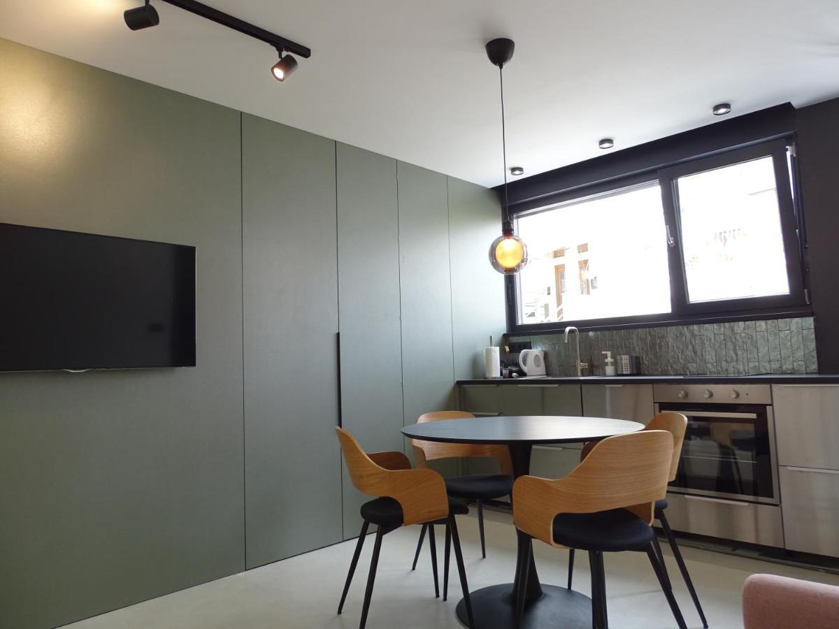 Modern Small House With A Terrace سبليت المظهر الخارجي الصورة