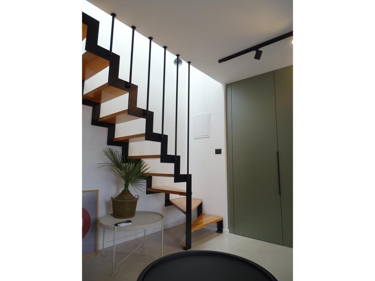 Modern Small House With A Terrace سبليت المظهر الخارجي الصورة