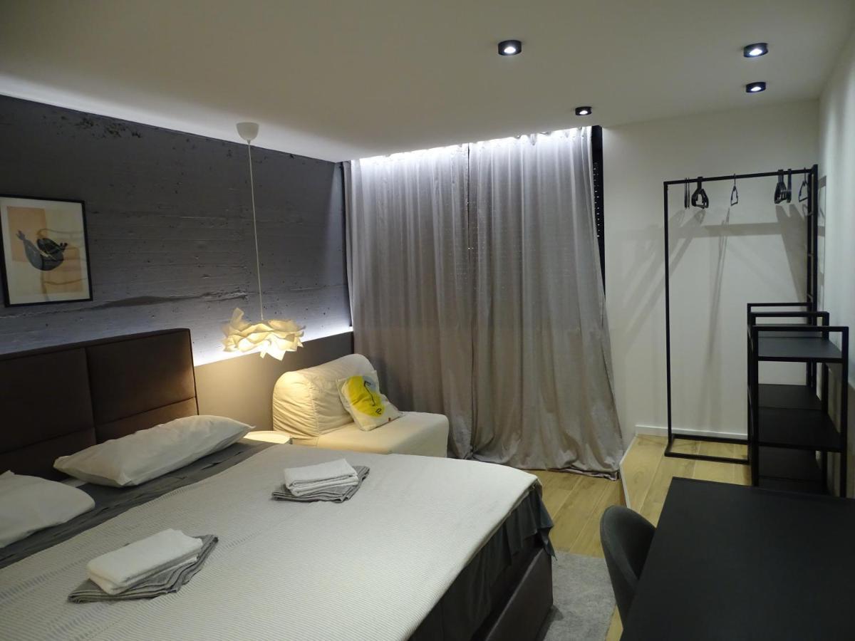Modern Small House With A Terrace سبليت المظهر الخارجي الصورة